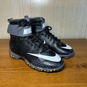 Nike Boys Black and White High-Top Cleats Size 1.5Y